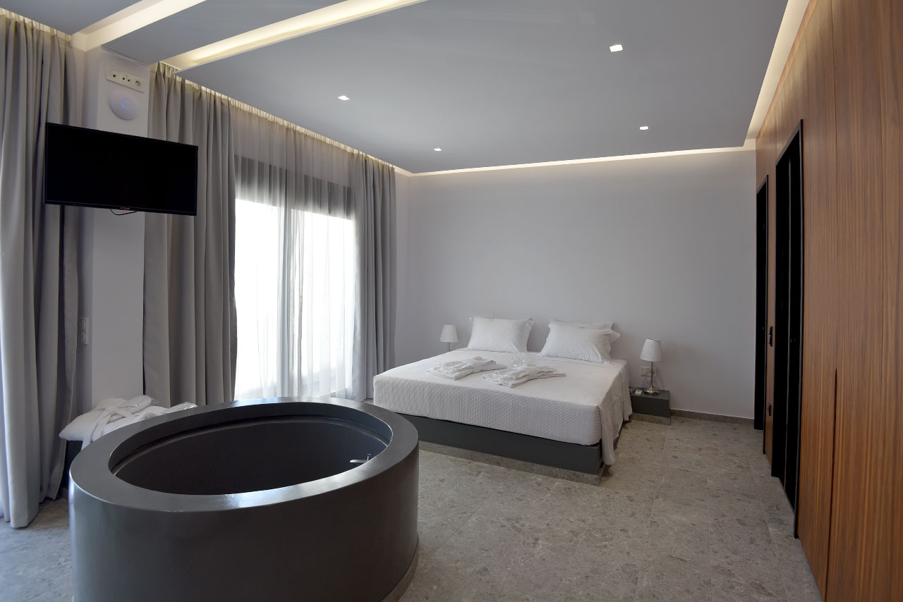 Queen’s Suite Rose n Stone Luxury Houses