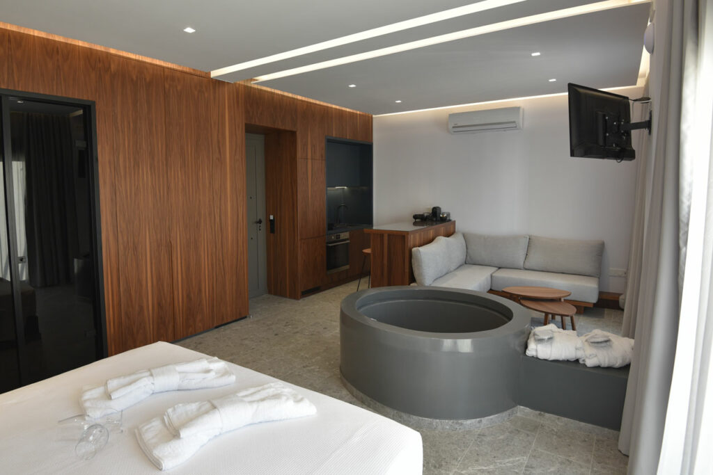 King Suite Rose n Stone Luxury Houses