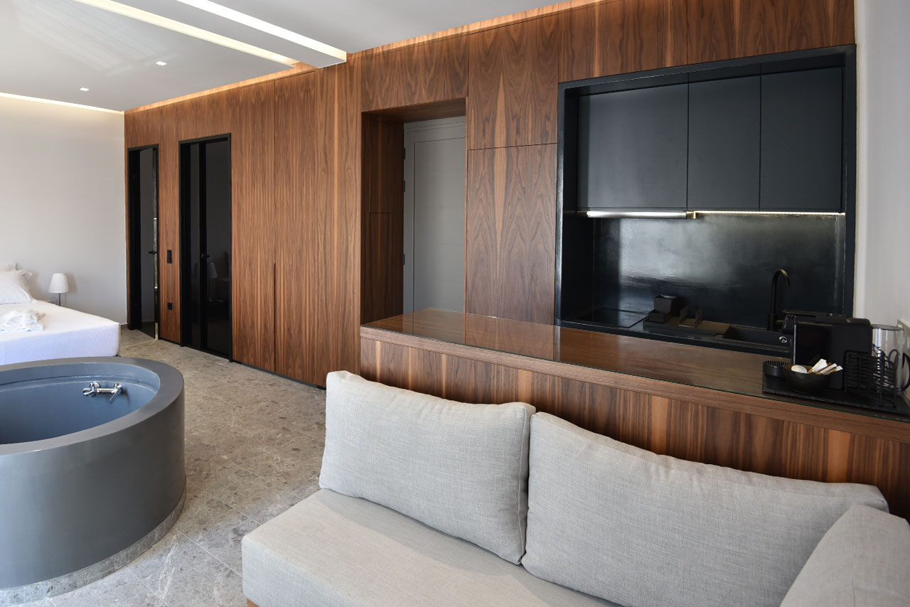 King Suite Rose n Stone Luxury Houses