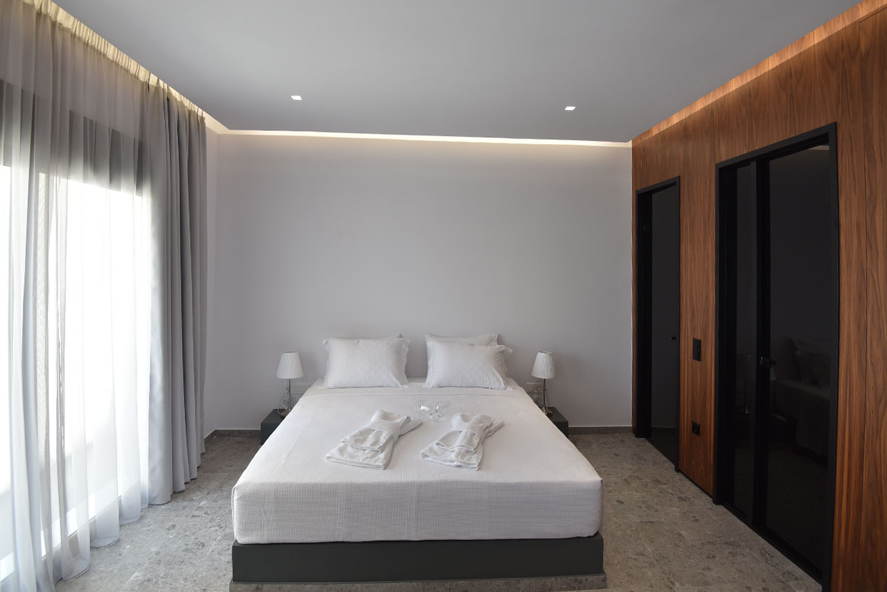 Queen’s Suite Rose n Stone Luxury Houses